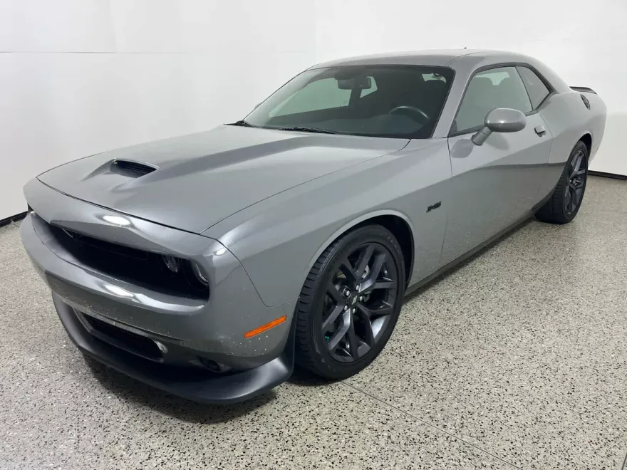 2023 Dodge Challenger R/T photo 1