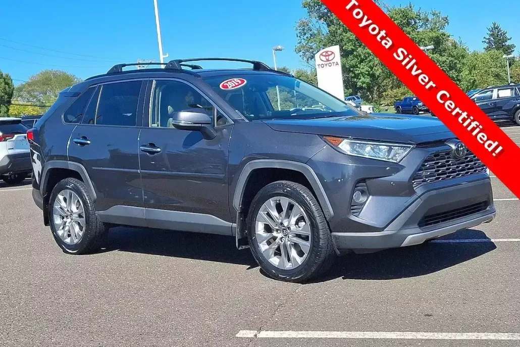 2019 Toyota RAV4 Limited photo 1