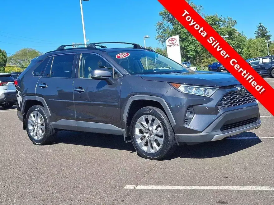 2019 Toyota RAV4 Limited photo 1