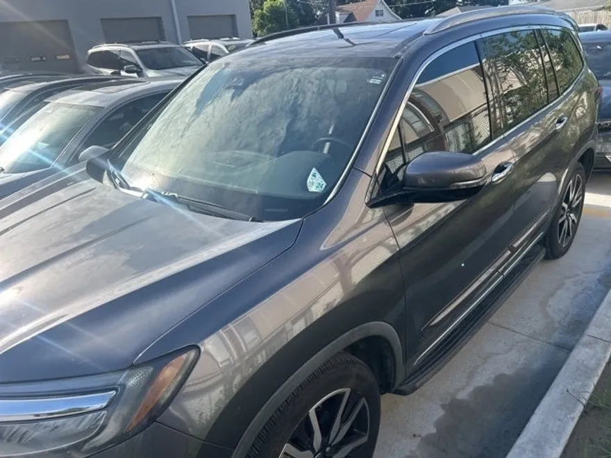 2019 Honda Pilot Touring photo 1