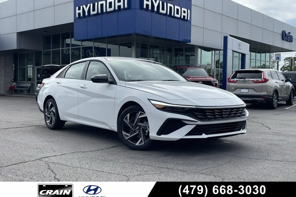 2025 Hyundai Elantra SEL Sport photo 1