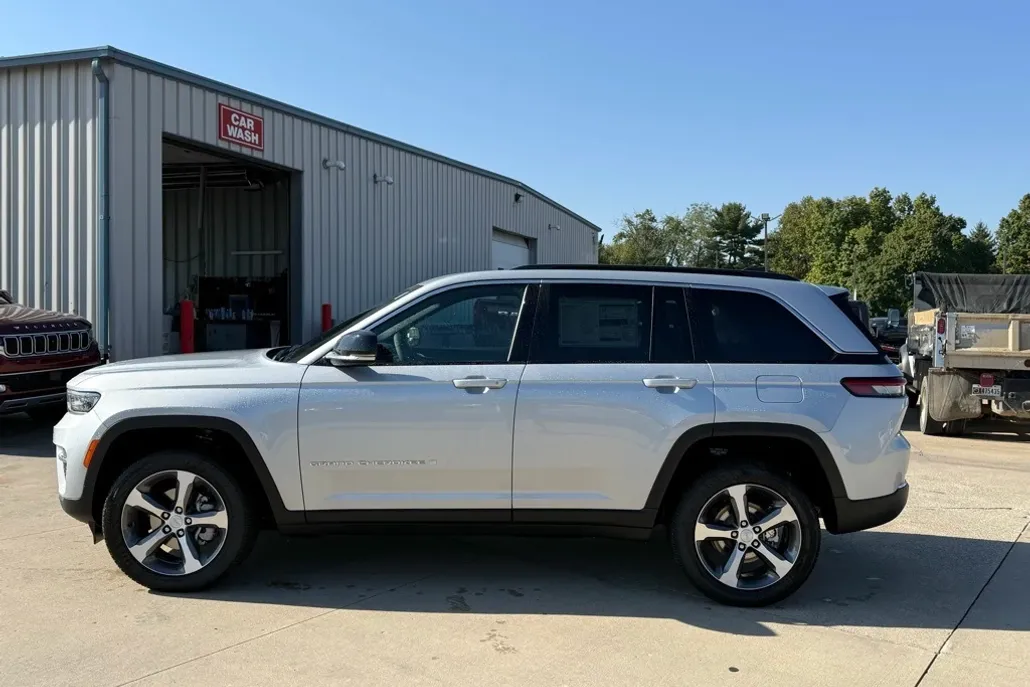 2025 Jeep Grand Cherokee Limited photo 1