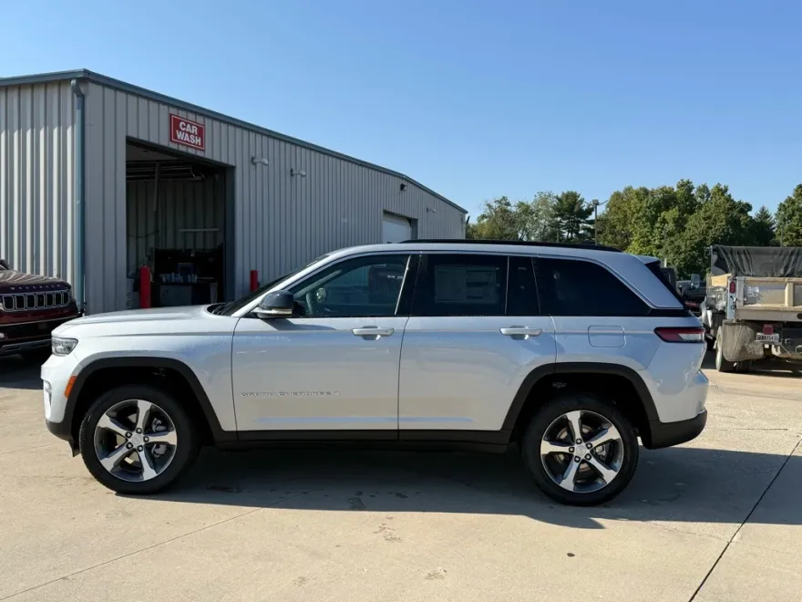 2025 Jeep Grand Cherokee Limited photo 1
