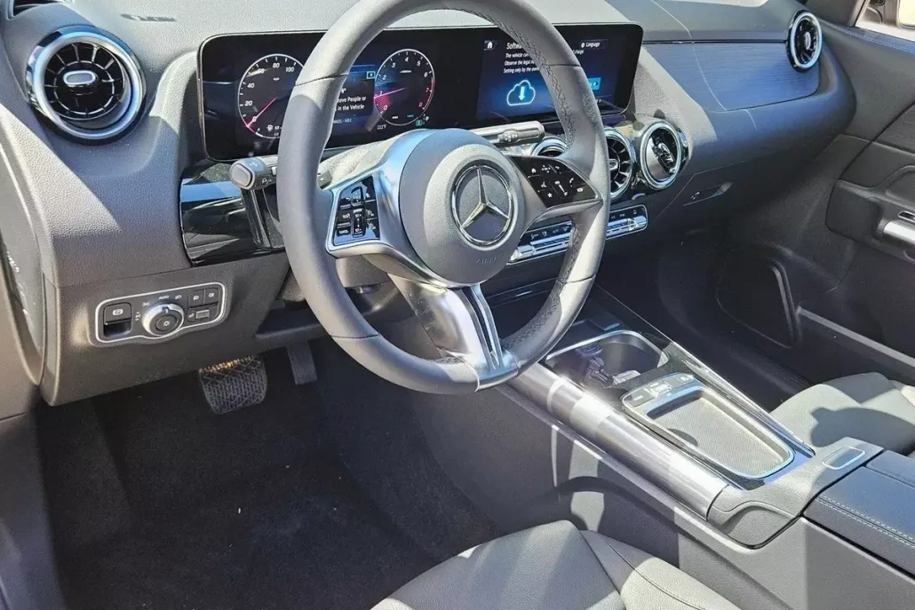 2026 Mercedes Benz GLA 250 photo 1