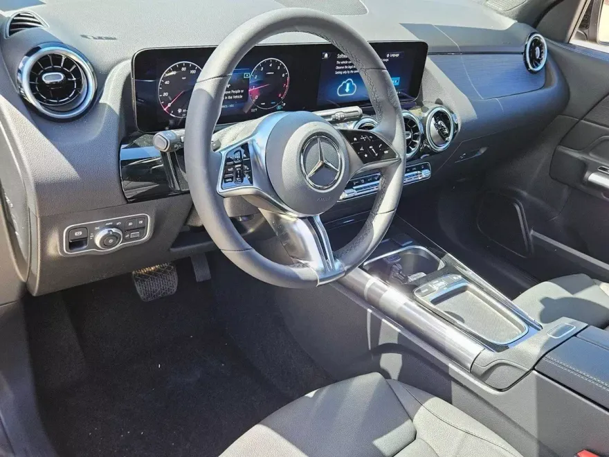 2026 Mercedes Benz GLA 250 photo 1