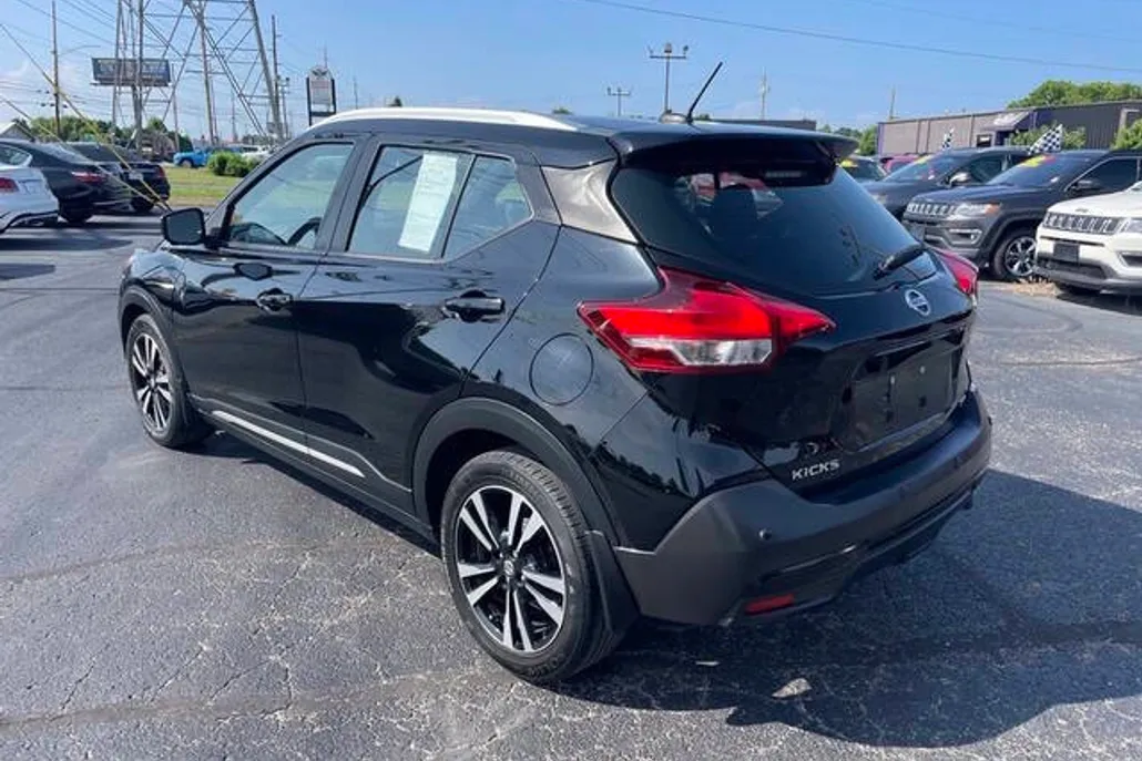 2020 Nissan Kicks SR photo 1