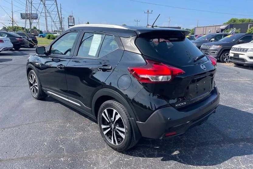 2020 Nissan Kicks SR photo 1
