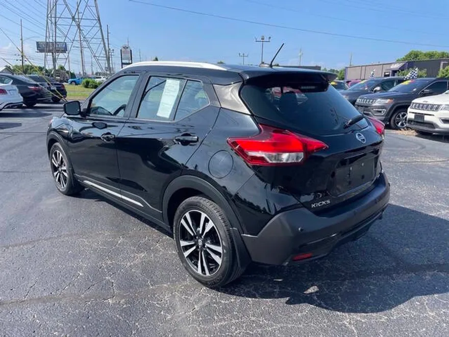 2020 Nissan Kicks SR photo 1