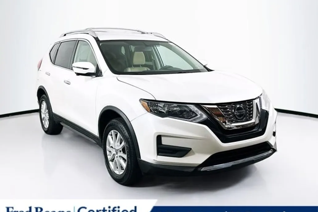 2018 Nissan Rogue SV photo 1