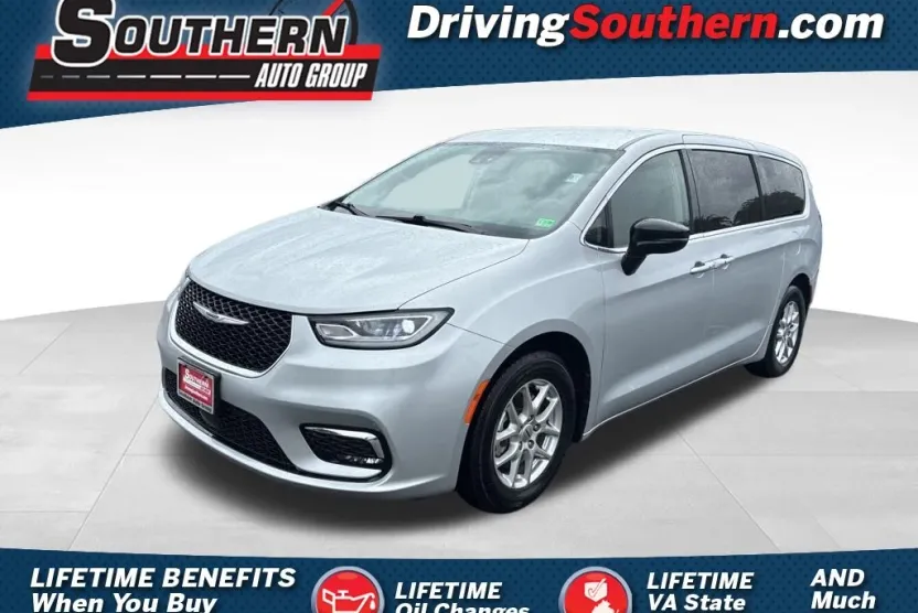 2024 Chrysler Pacifica Touring L photo 1