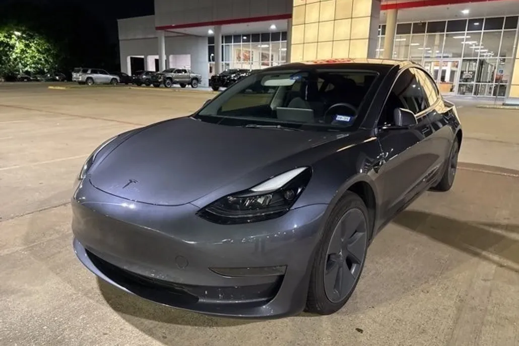 2023 Tesla Model 3 photo 1