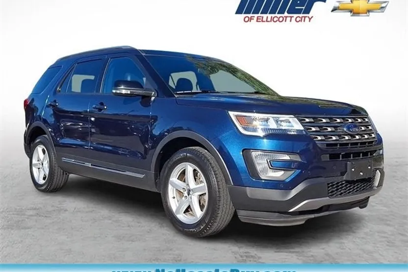 2017 Ford Explorer XLT photo 1