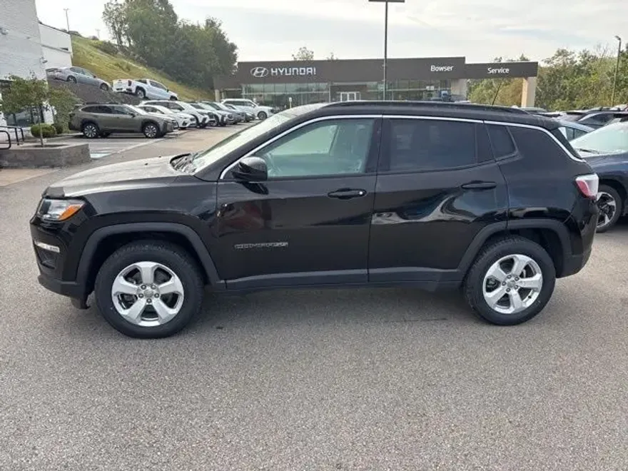 2019 Jeep Compass Latitude photo 1