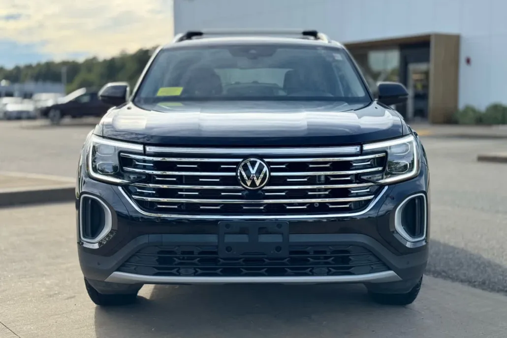 2024 Volkswagen Atlas SEL photo 1