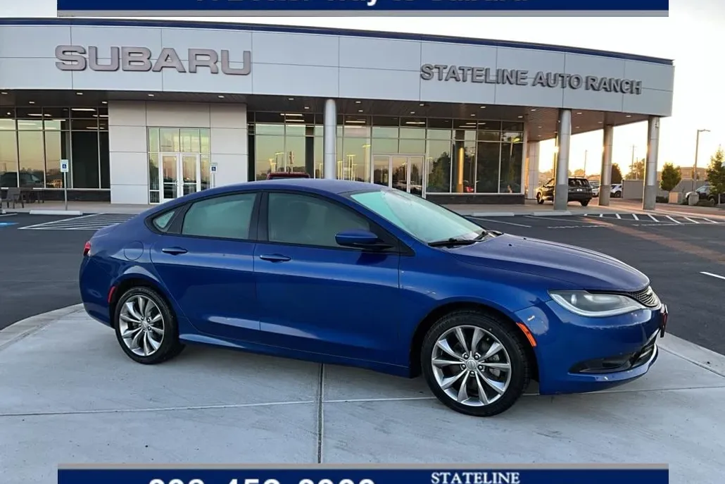 2016 Chrysler 200 S photo 1
