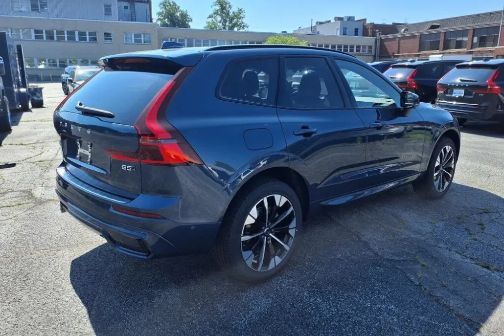 2026 Volvo XC60 B5 Plus photo 1