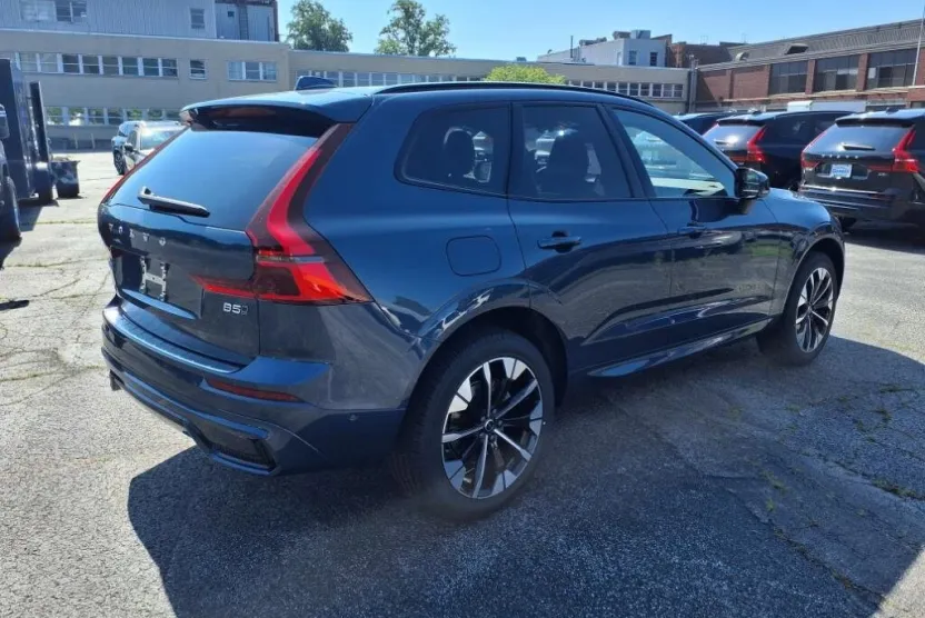 2026 Volvo XC60 B5 Plus photo 1