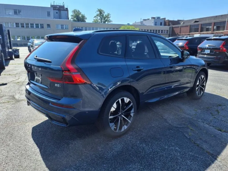2026 Volvo XC60 B5 Plus photo 1