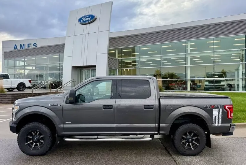 2015 Ford F-150 XLT photo 1