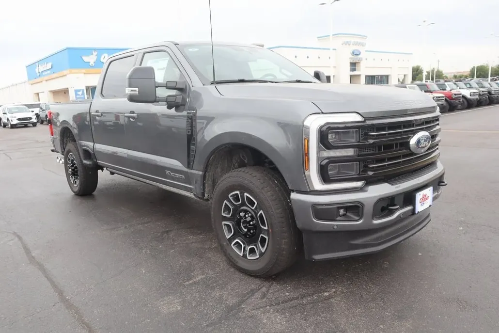 2025 Ford F-250 Platinum photo 1
