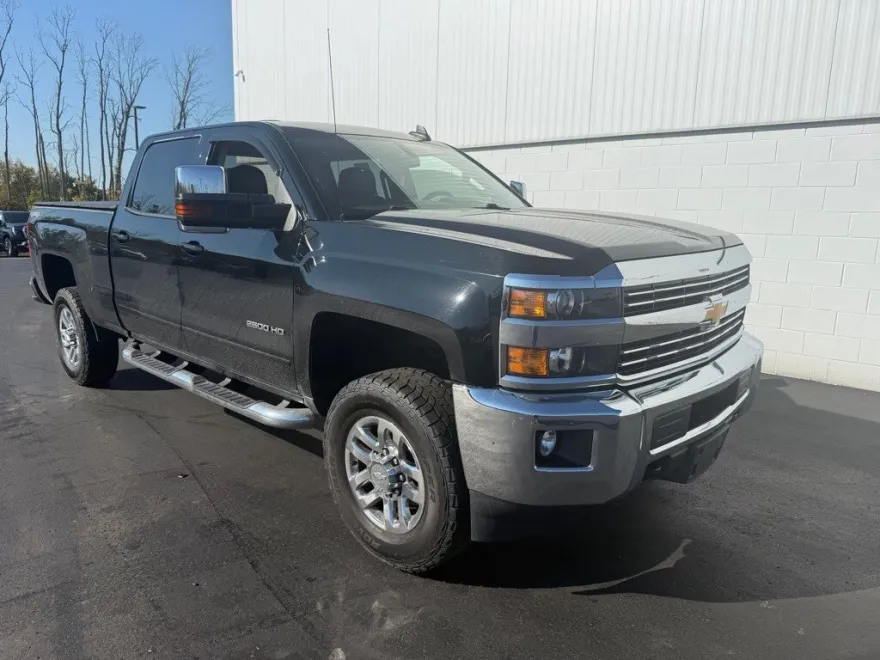 2017 Chevrolet Silverado 2500HD LT photo 1