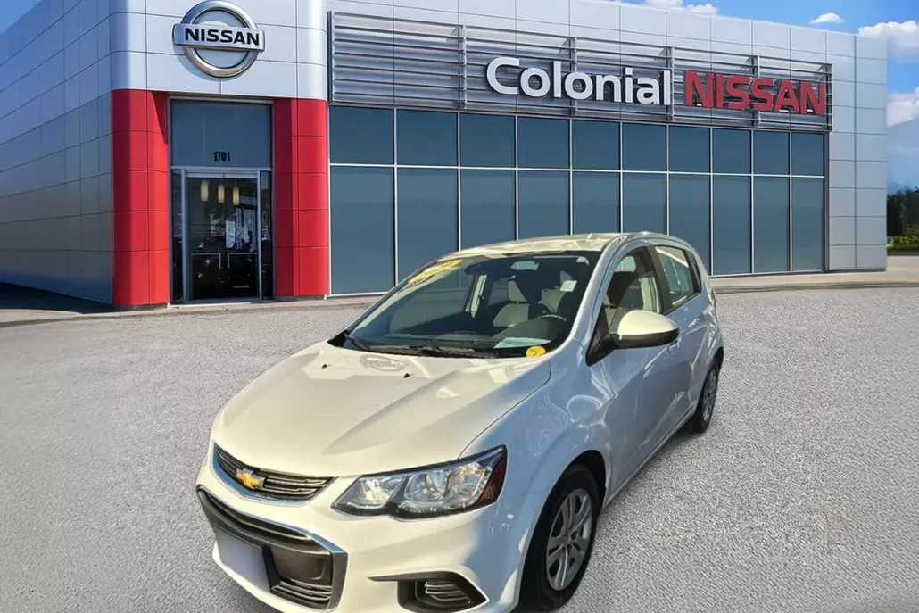 2020 Chevrolet Sonic LT photo 1