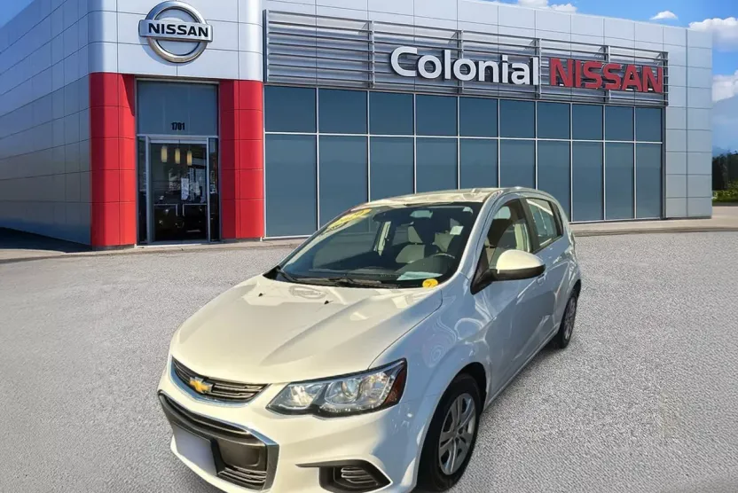 2020 Chevrolet Sonic LT photo 1
