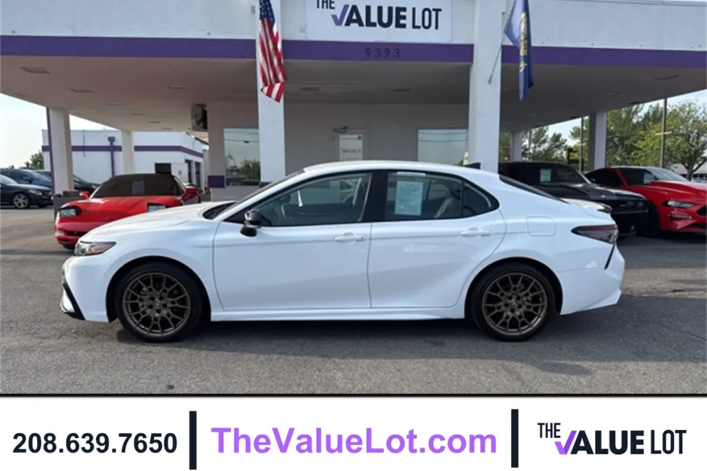 2024 Toyota Camry SE photo 1