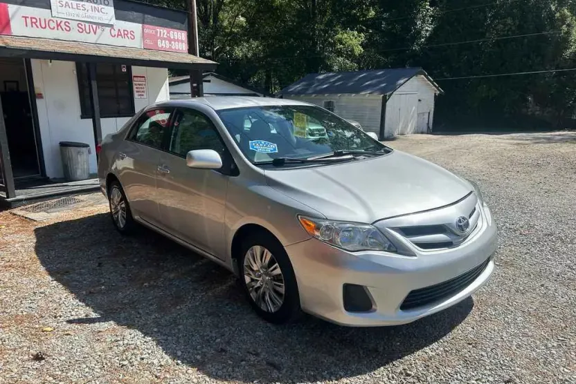 2012 Toyota Corolla LE photo 1