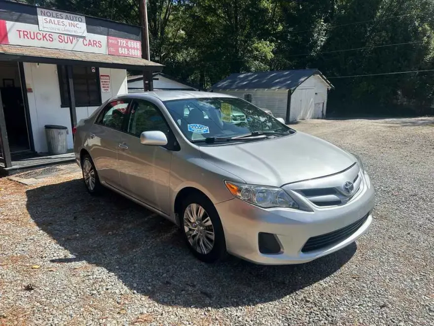 2012 Toyota Corolla LE photo 1
