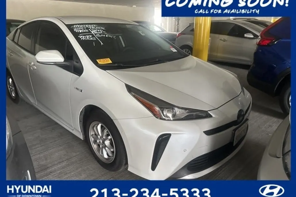 2021 Toyota Prius LE photo 1