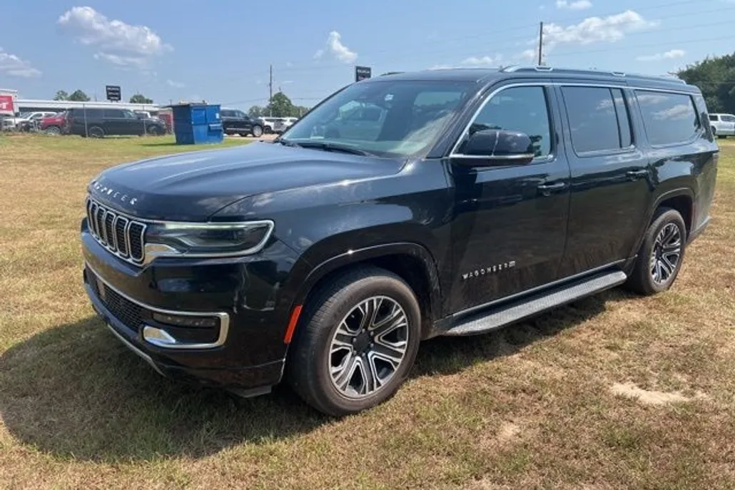 2023 Jeep Wagoneer L Series II photo 1