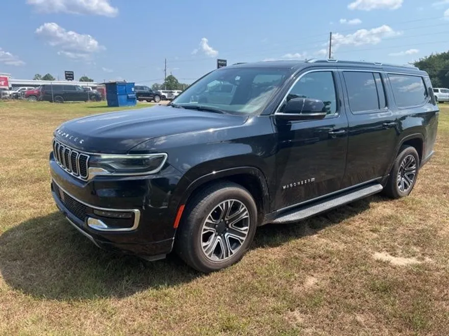 2023 Jeep Wagoneer L Series II photo 1