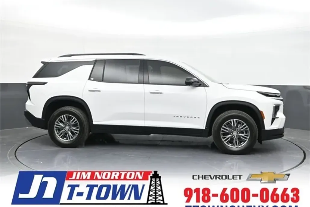 2026 Chevrolet Traverse photo 1