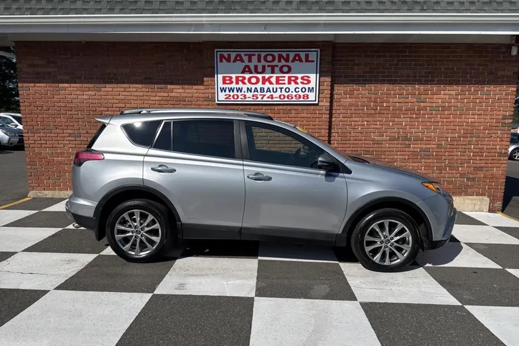 2017 Toyota RAV4 Limited photo 1