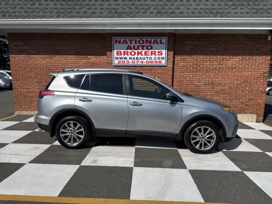 2017 Toyota RAV4 Limited photo 1