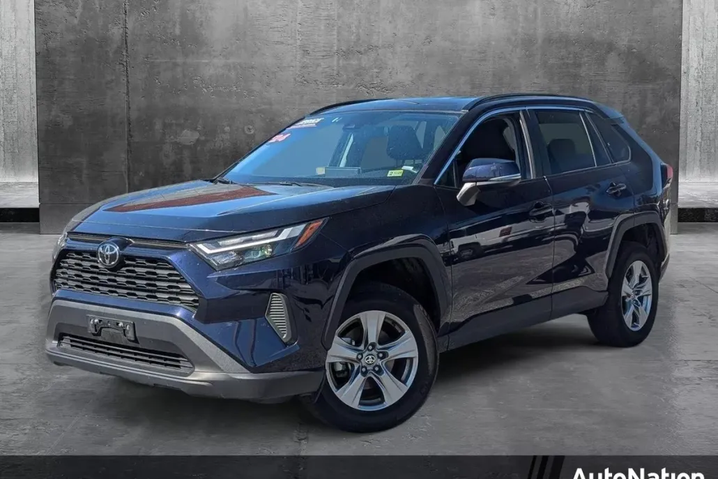 2024 Toyota RAV4 XLE photo 1