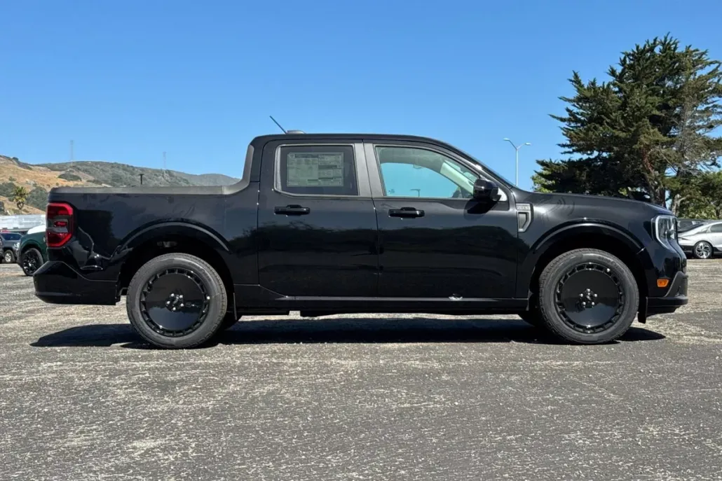 2025 Ford Maverick photo 1