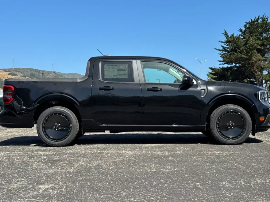 2025 Ford Maverick photo 1