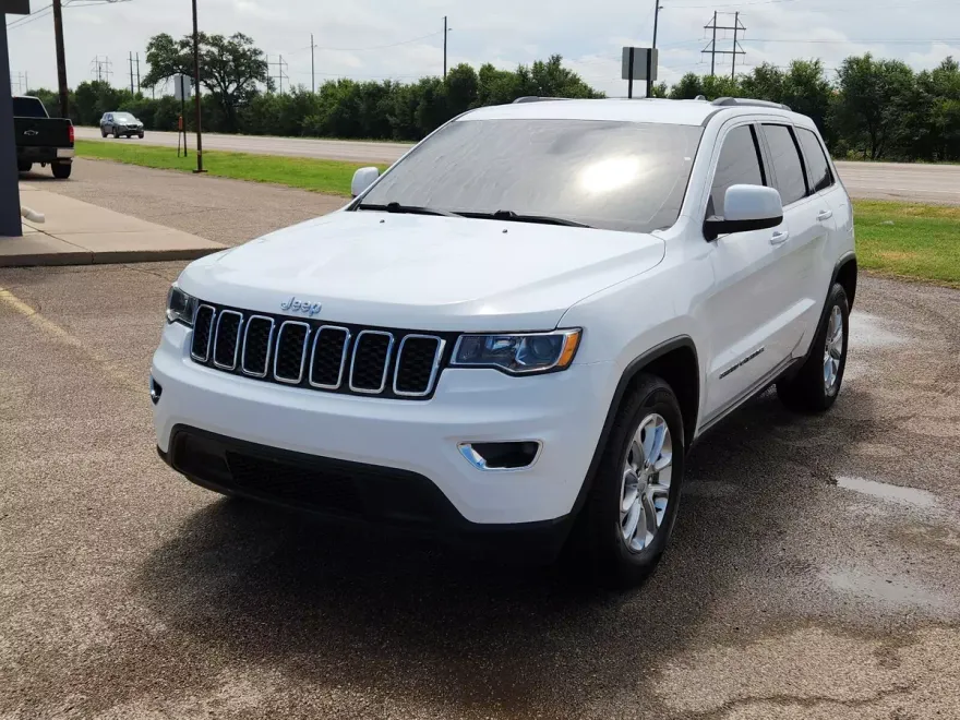 2021 Jeep Grand Cherokee Laredo photo 1