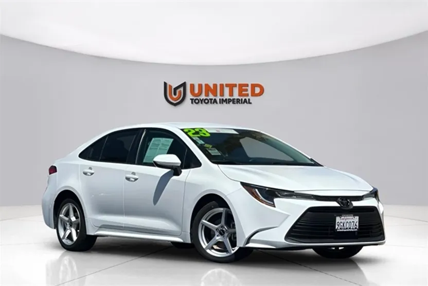 2023 Toyota Corolla LE photo 1