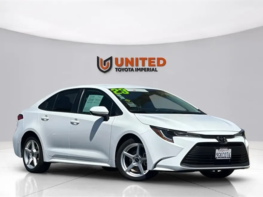 2023 Toyota Corolla LE photo 1
