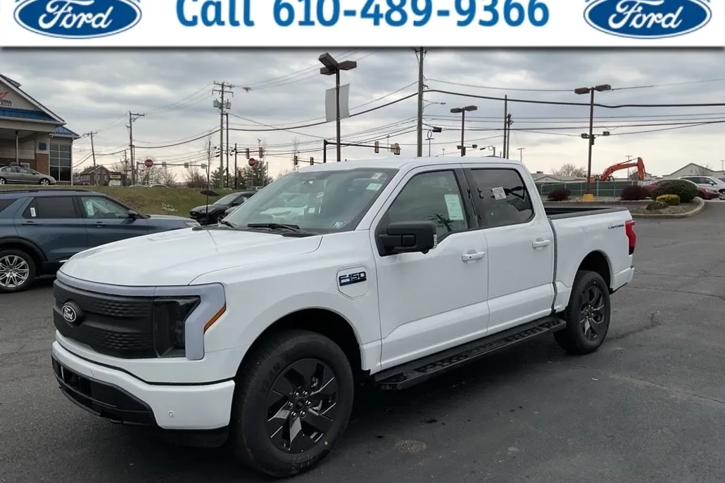 2025 Ford F-150 Lightning photo 1