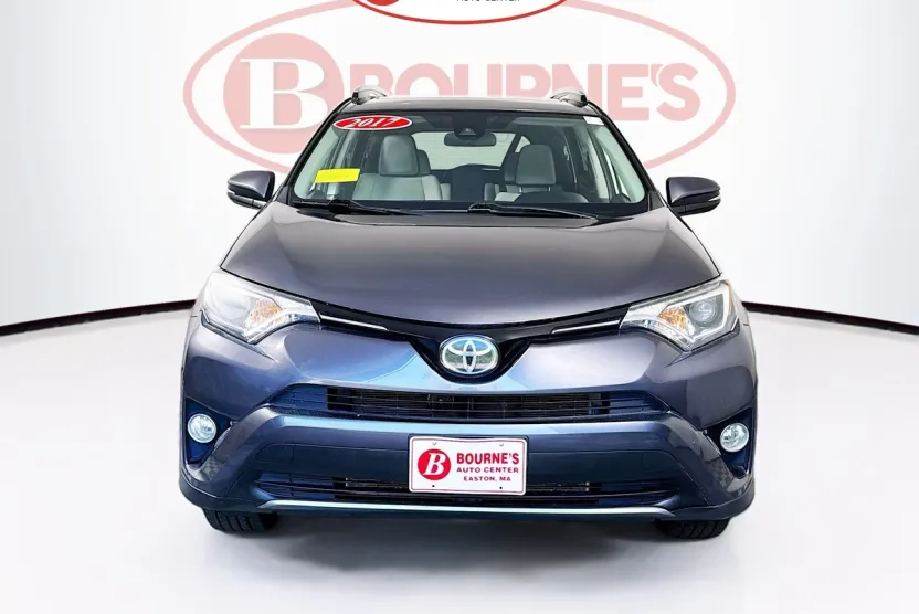 2017 Toyota RAV4 XLE photo 1