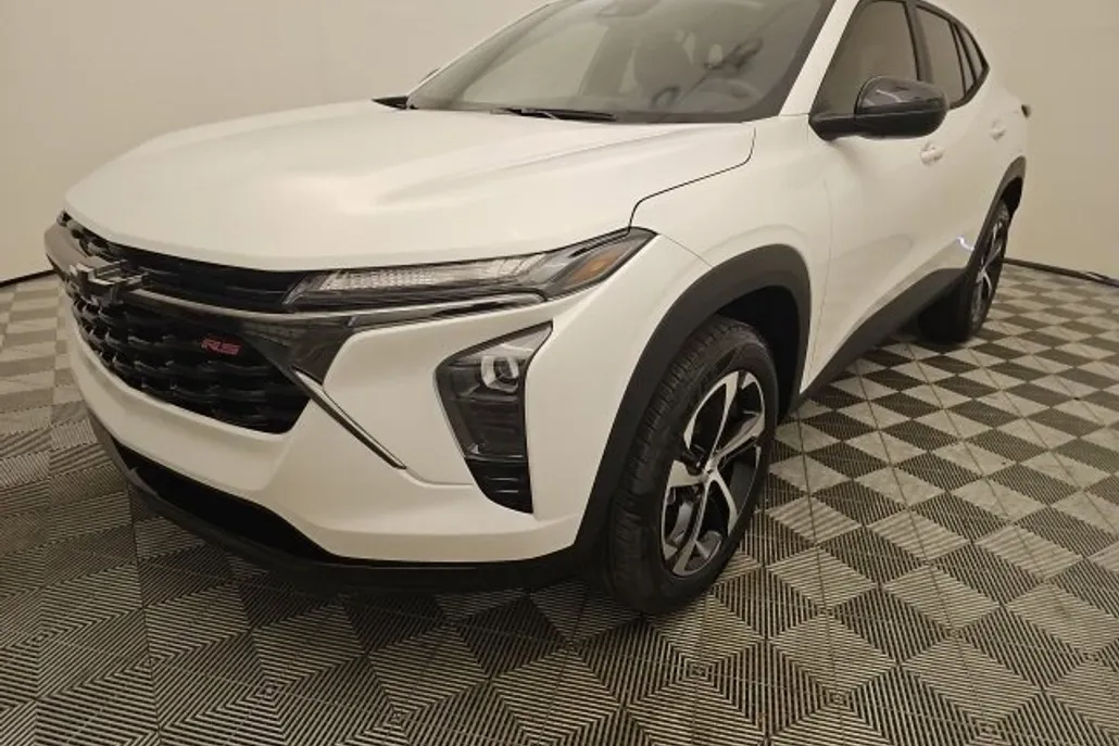 2025 Chevrolet Trax photo 1