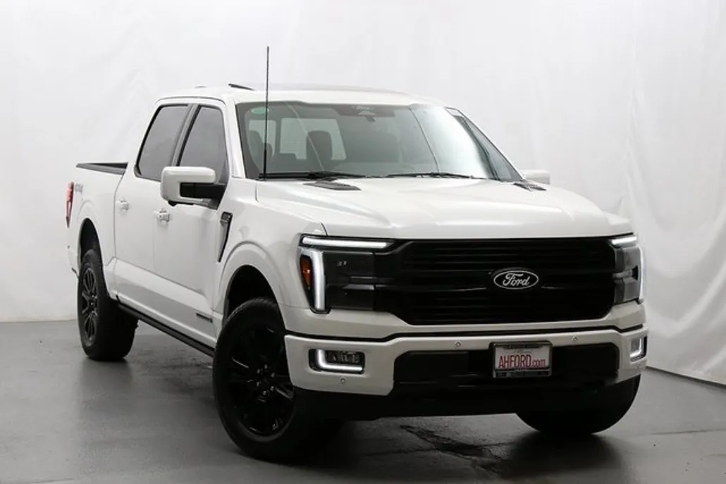 2025 Ford F-150 Platinum photo 1