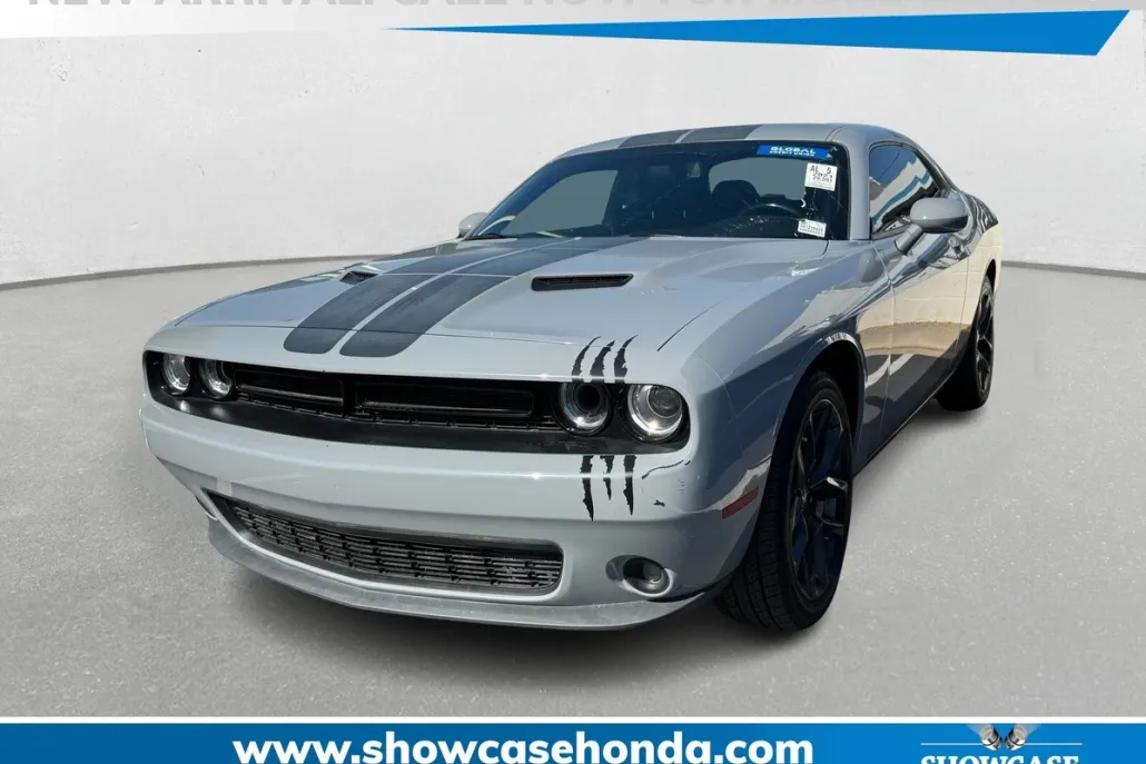 2021 Dodge Challenger SXT photo 1