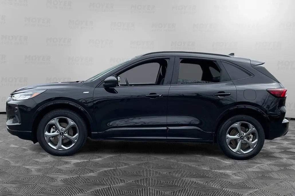 2024 Ford Escape ST-Line photo 1