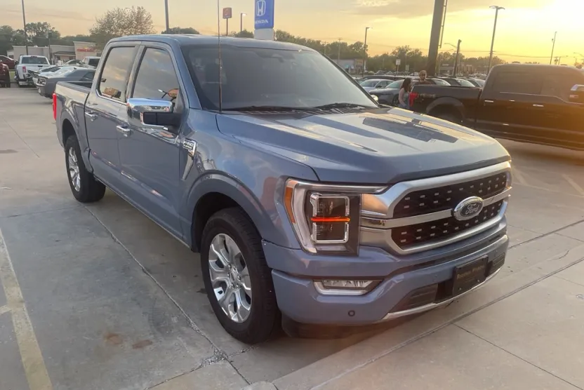 2023 Ford F-150 Platinum photo 1