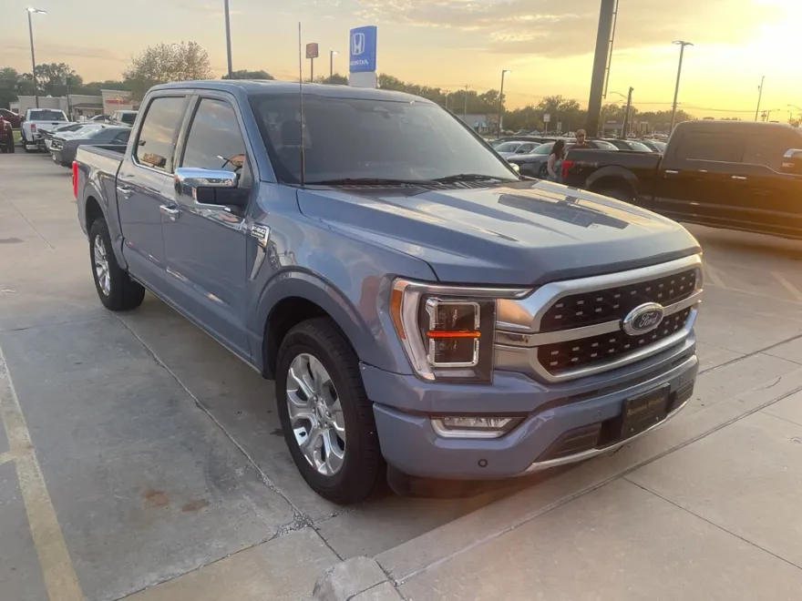 2023 Ford F-150 Platinum photo 1